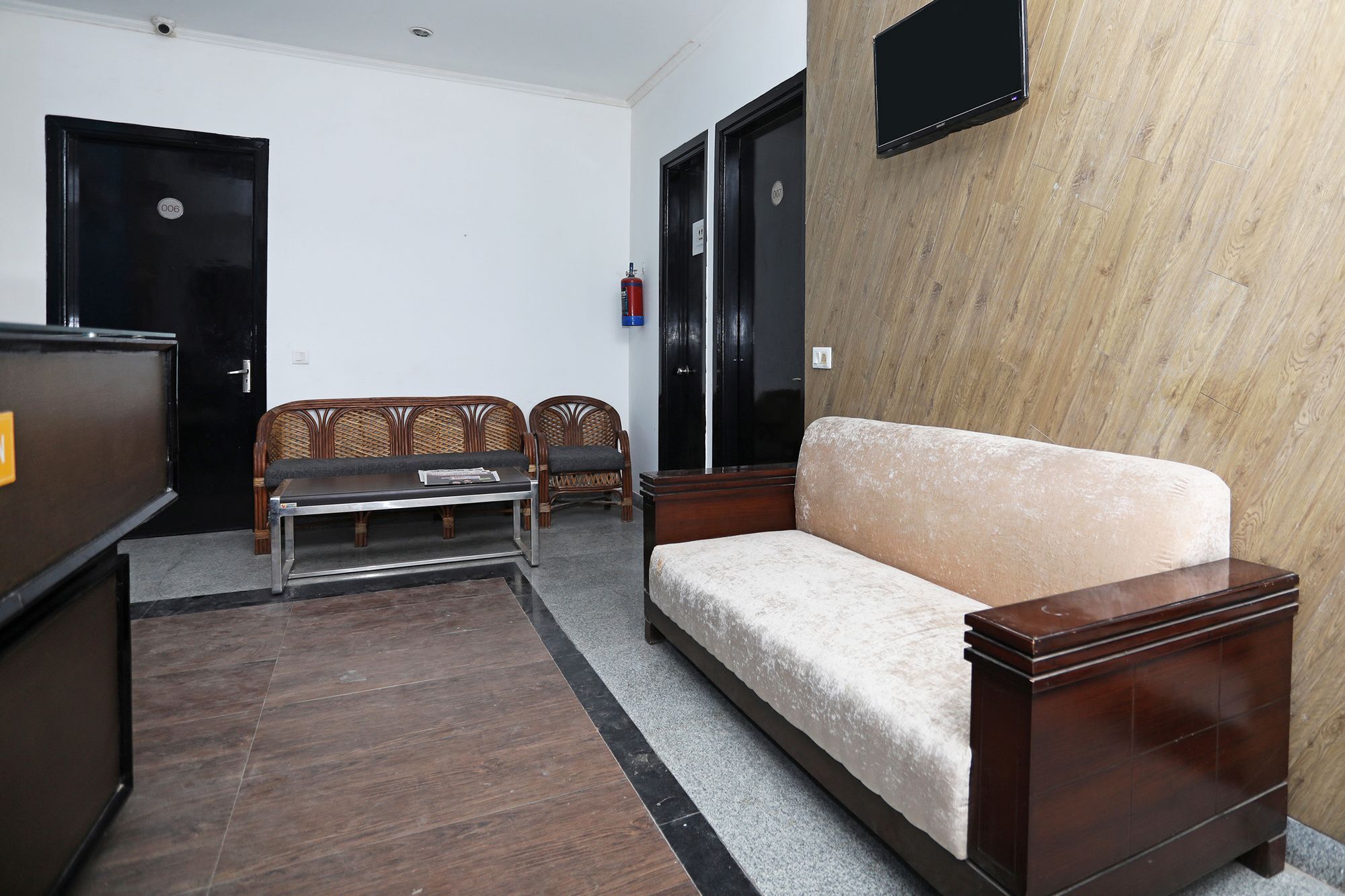 Hotel O Golf Stays Near Aravali Biodiversity Park Gurgaon Buitenkant foto